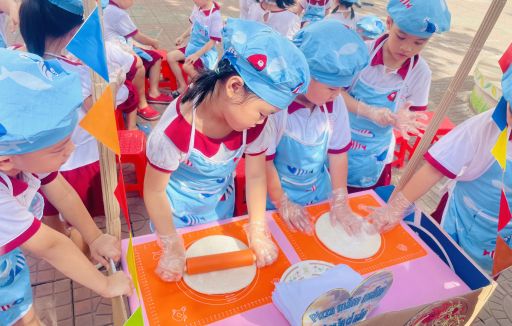 Hoạt động trải nghiệm Bé làm bánh Pizza năm 2023