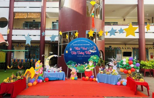 Bé vui hội trăng rằm năm 2023