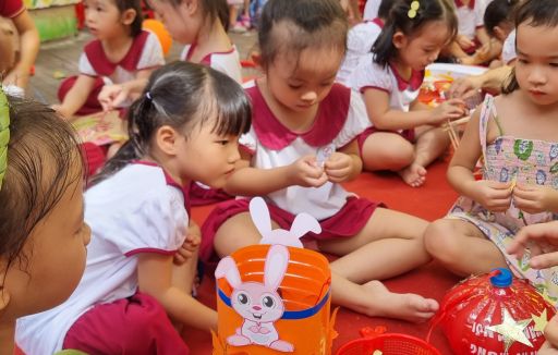 Bé vui hội trăng rằm năm 2023