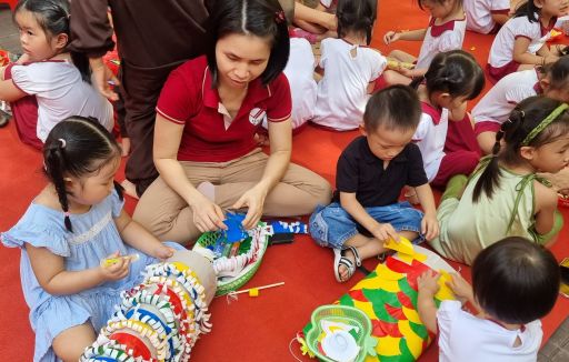Bé vui hội trăng rằm năm 2023