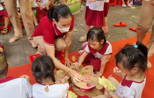 Bé vui hội trăng rằm năm 2023