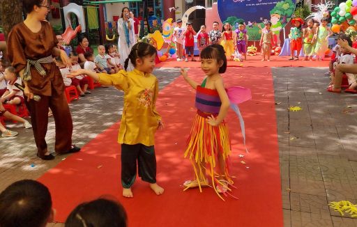 Bé vui hội trăng rằm năm 2023