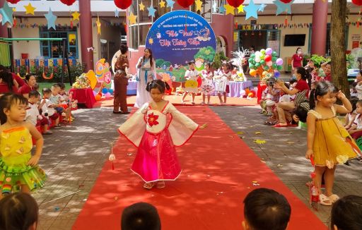 Bé vui hội trăng rằm năm 2023