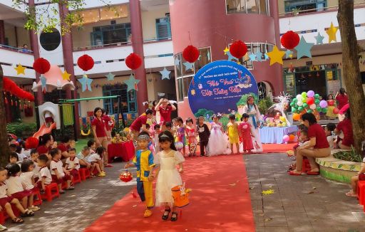 Bé vui hội trăng rằm năm 2023