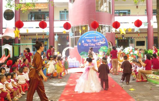Bé vui hội trăng rằm năm 2023
