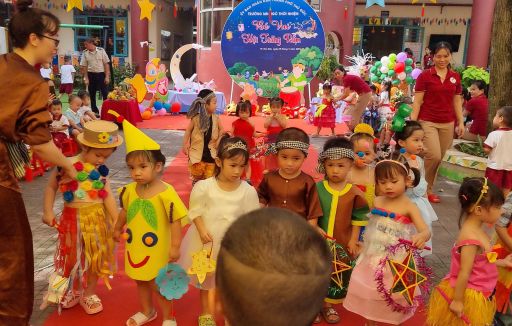 Bé vui hội trăng rằm năm 2023