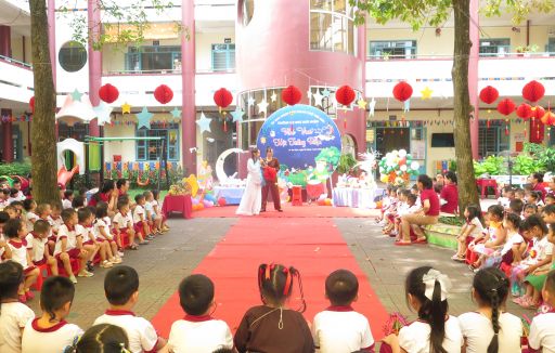Bé vui hội trăng rằm năm 2023