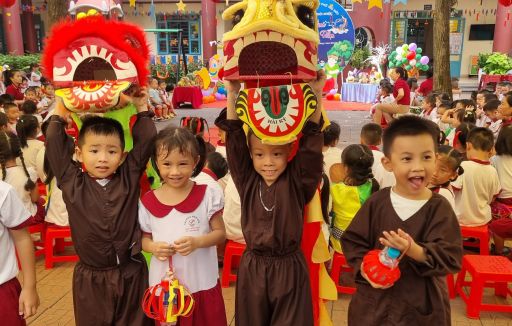 Bé vui hội trăng rằm năm 2023