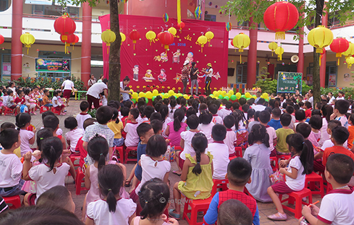 Bé vui hội trăng rằm năm 2019