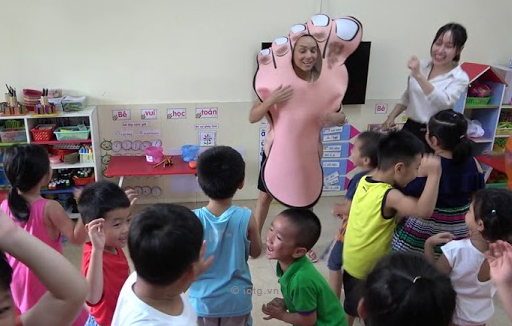 Các bé lớp Lá học tiếng Anh ngày 11.9.2020