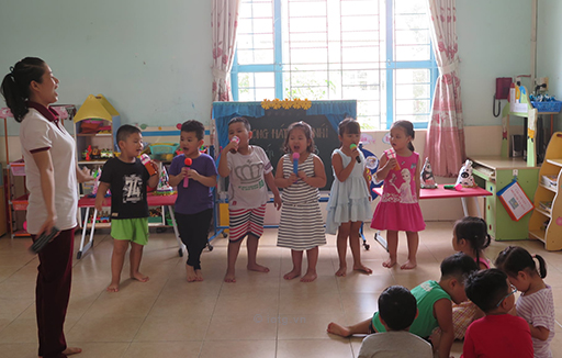 Giờ học hát của bé lớp mầm