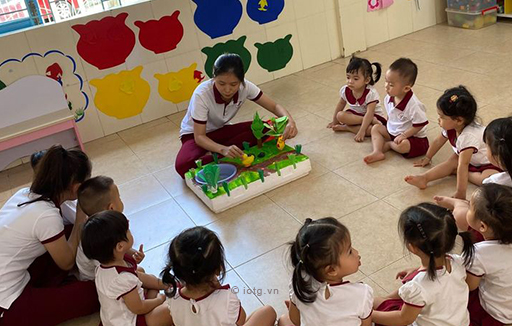 Lớp Thỏ (25 - 36 tháng tuổi) học bài kể chuyện con cáo